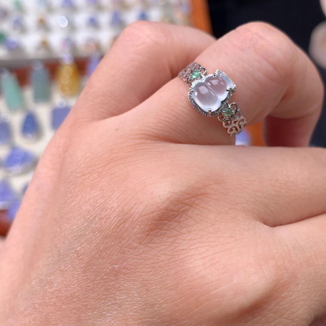 翡翠戒指18K金镶嵌葫芦戒指