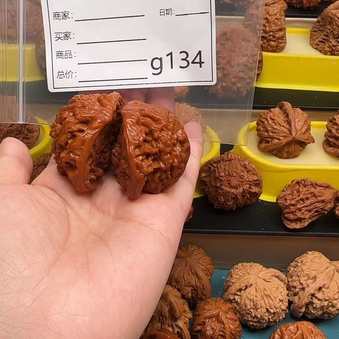 倒***爷橄榄核吊坠文玩的