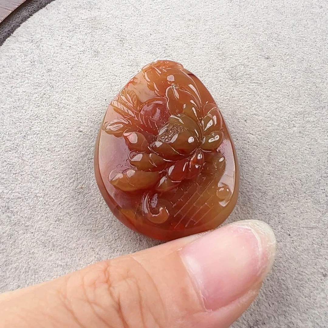 南红玛瑙吊坠未镶嵌