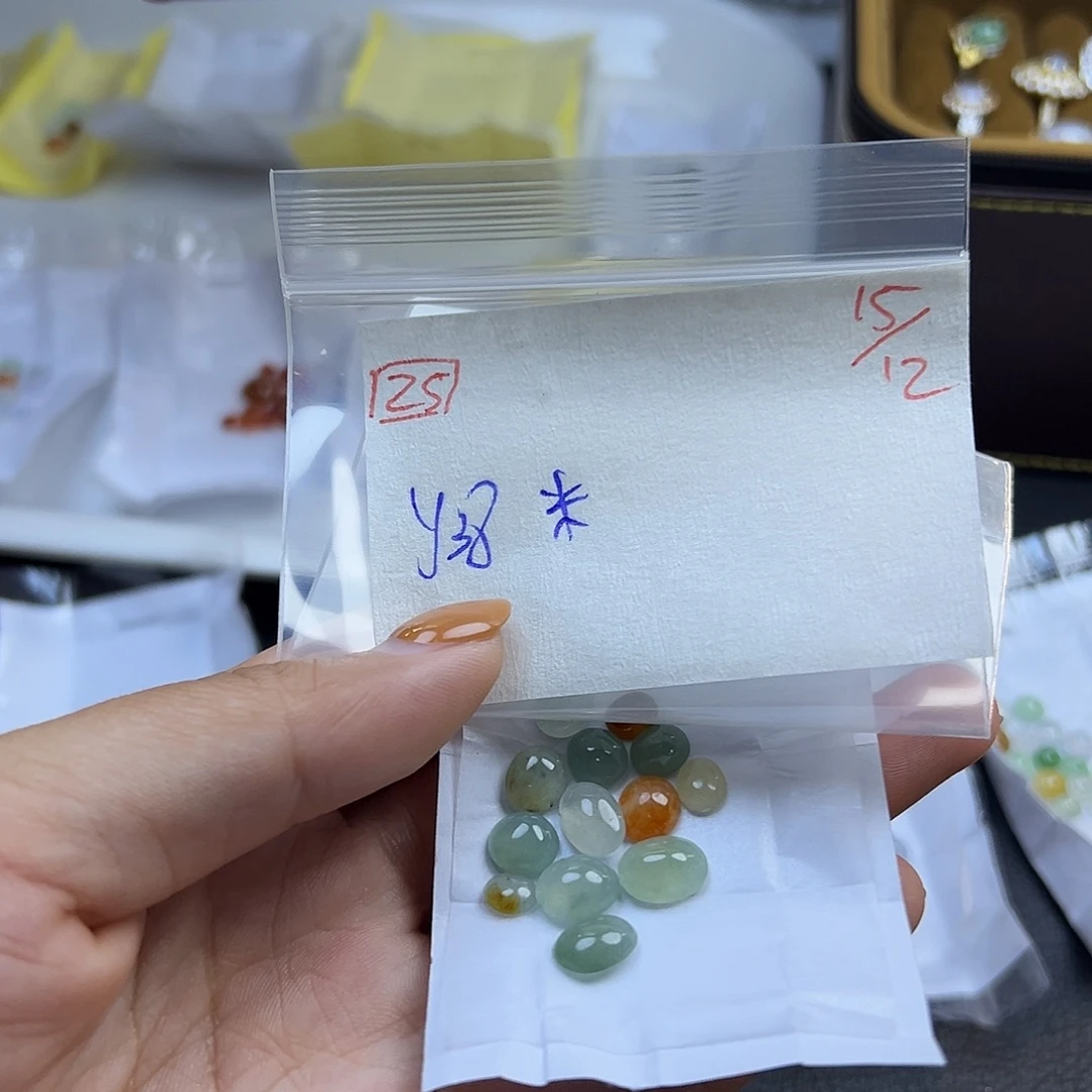 米***儿定制翡翠未镶嵌翡翠