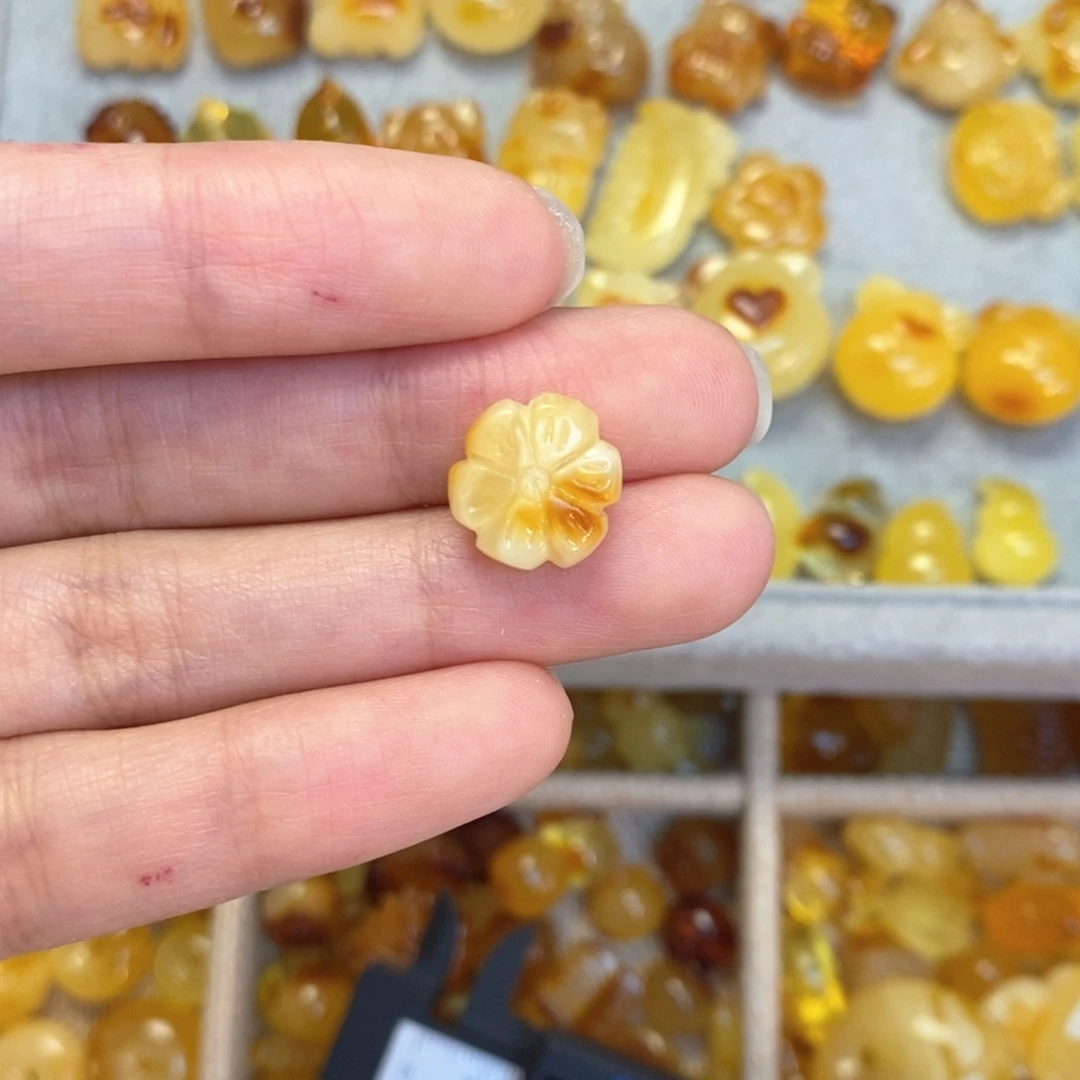 蜜蜡颈饰未镶嵌梅花