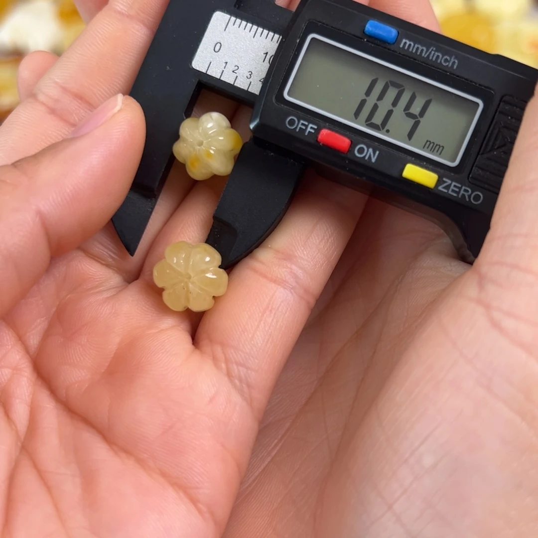 蜜蜡未镶嵌裸石微瑕