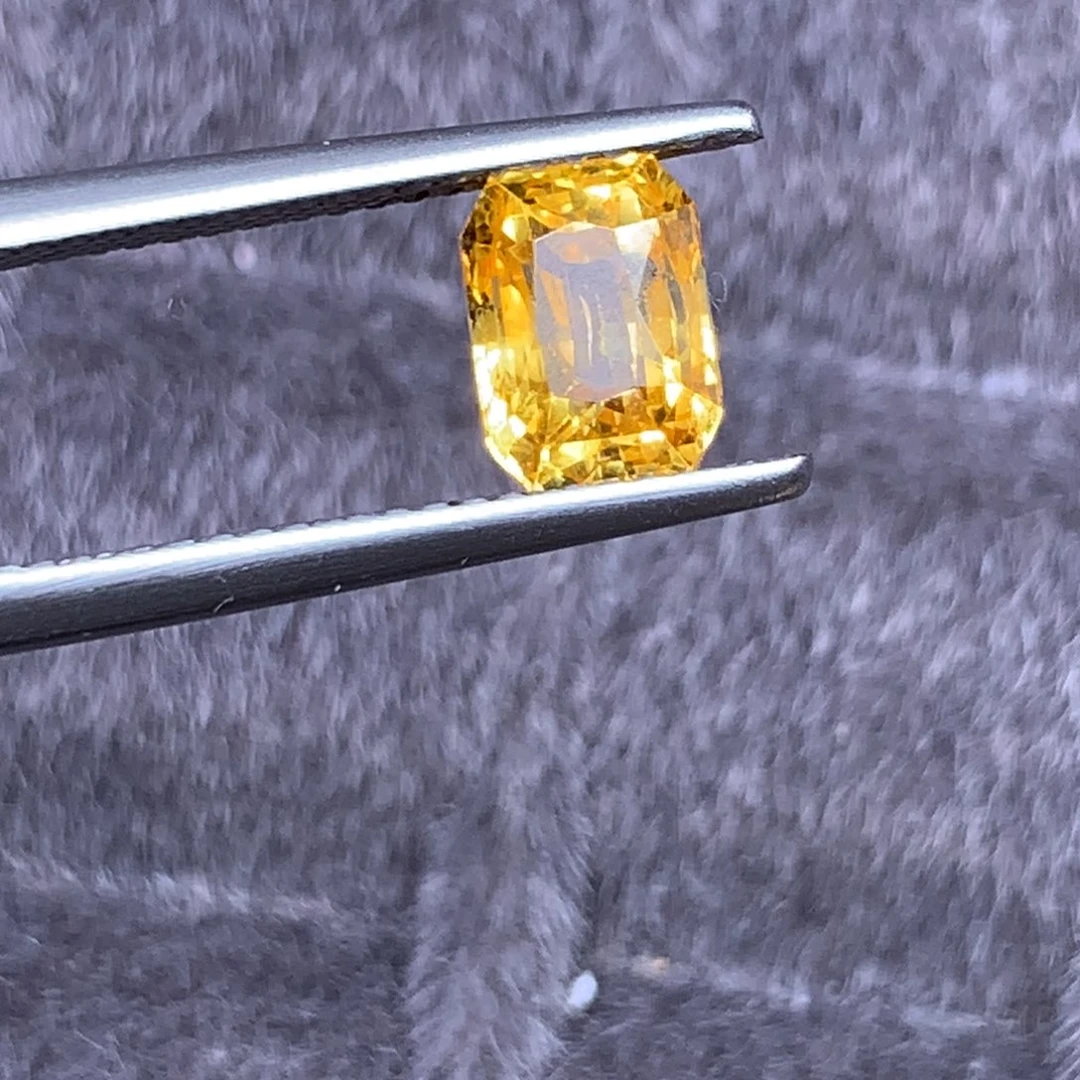 蓝宝石裸石金丝雀蓝宝石2.2克拉吉尔德证书