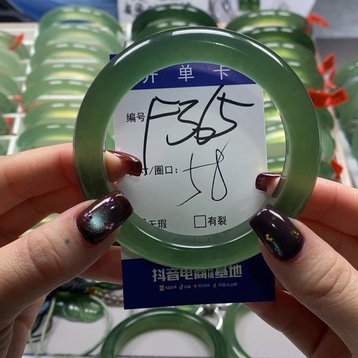 蛇纹石玉手镯未镶嵌就***力