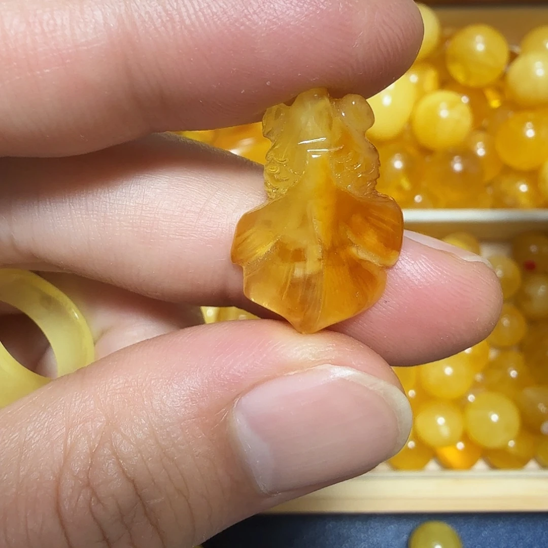 琥珀未镶嵌裸石成品
