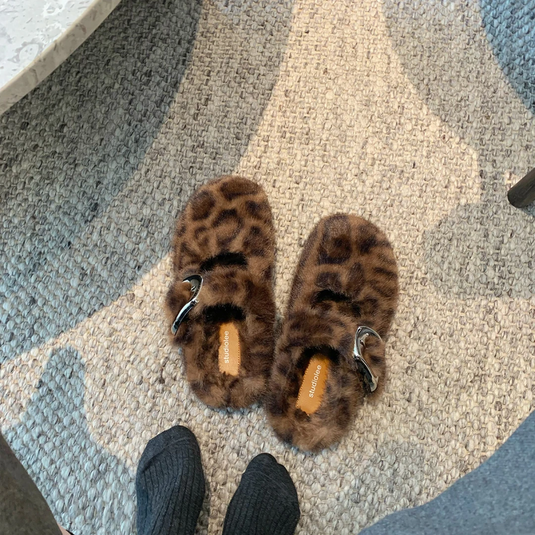 复古小豹纹~毛茸茸圆头扣带保暖毛毛鞋女2025新款厚底半拖勃肯鞋