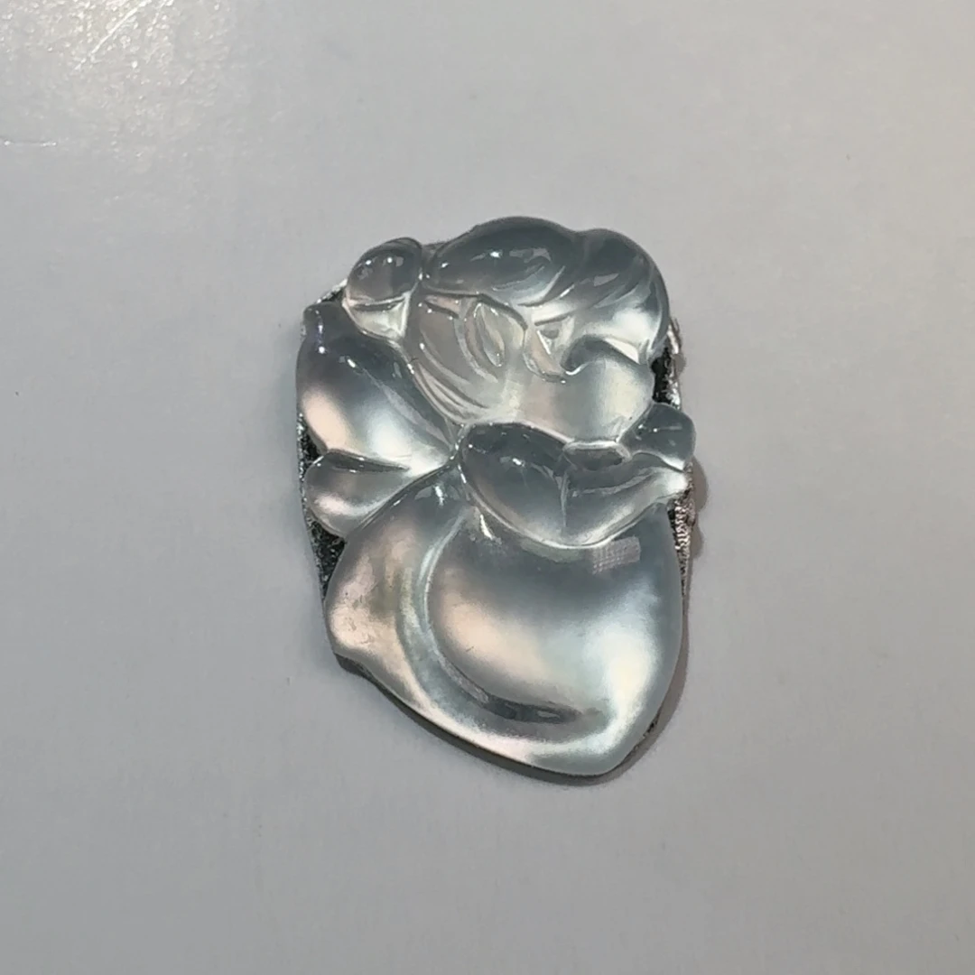 翡翠未镶嵌颈饰仙子