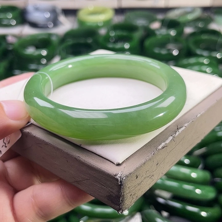 未镶嵌手镯和田玉（碧玉）