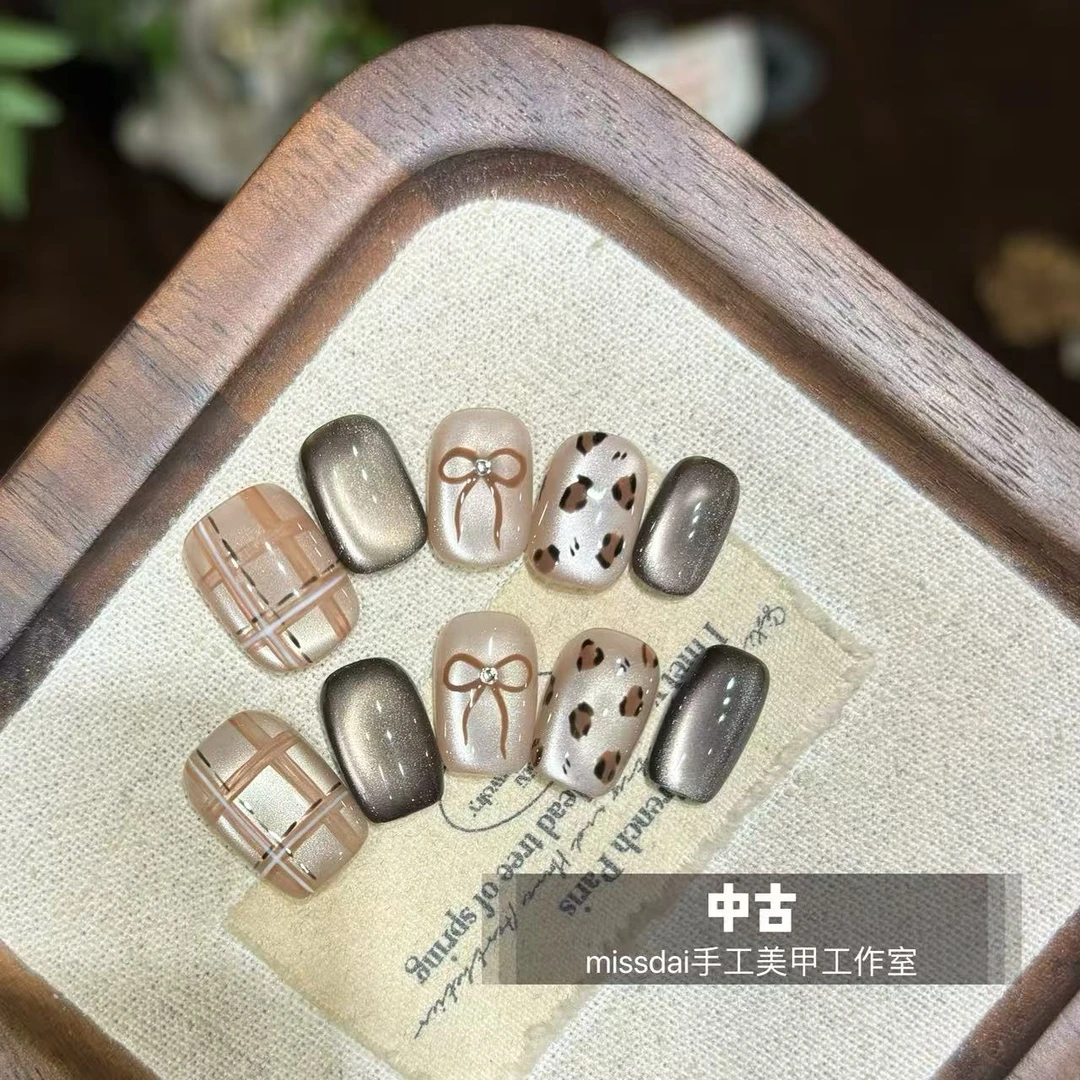 【中古】初秋猫眼格纹美甲气质穿戴甲手工法式咖色豹纹显白美甲