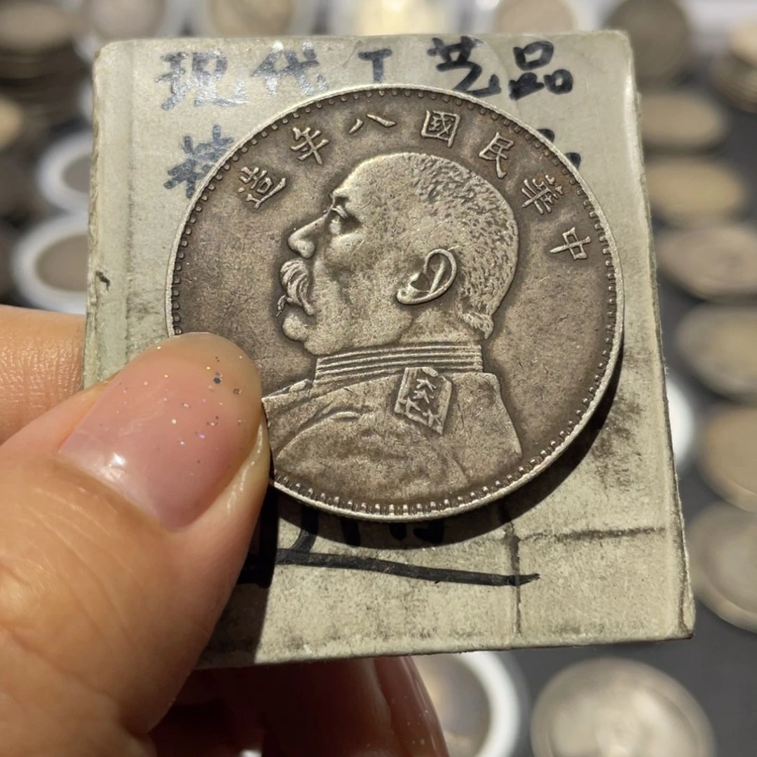 金属监****业银币工艺品摆件