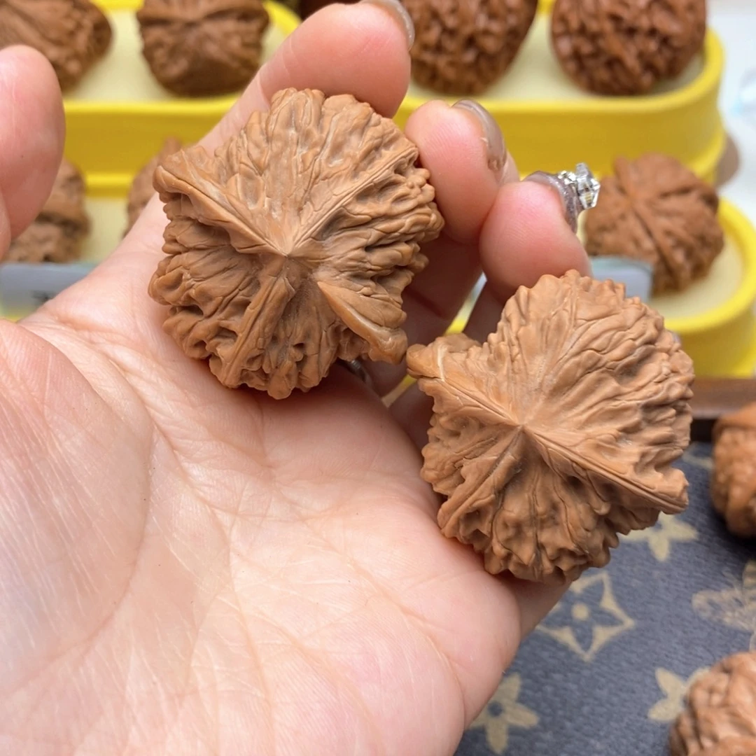 夏***秋把件文玩核桃228号四座楼三棱牛