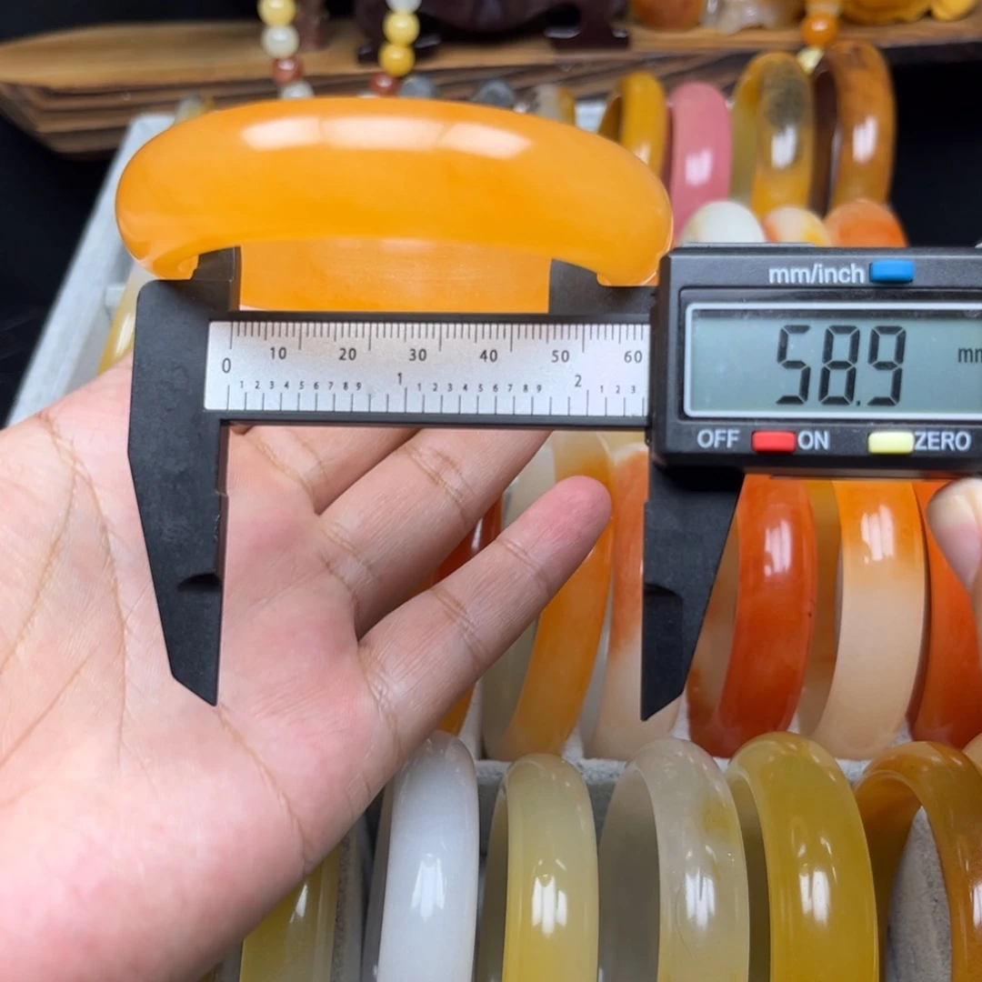 石英质玉（黄龙玉）未镶嵌手镯