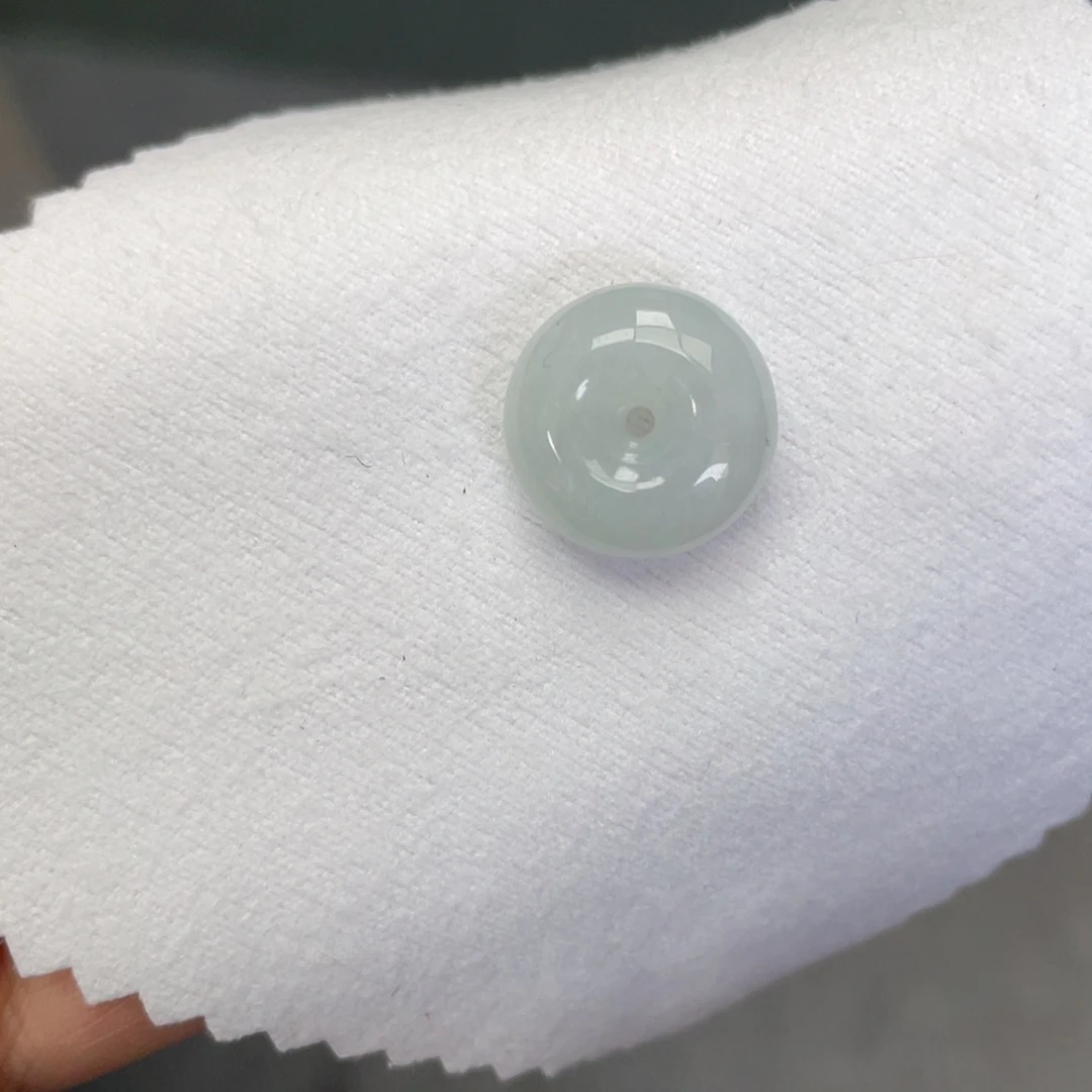 翡翠未镶嵌颈饰平安扣