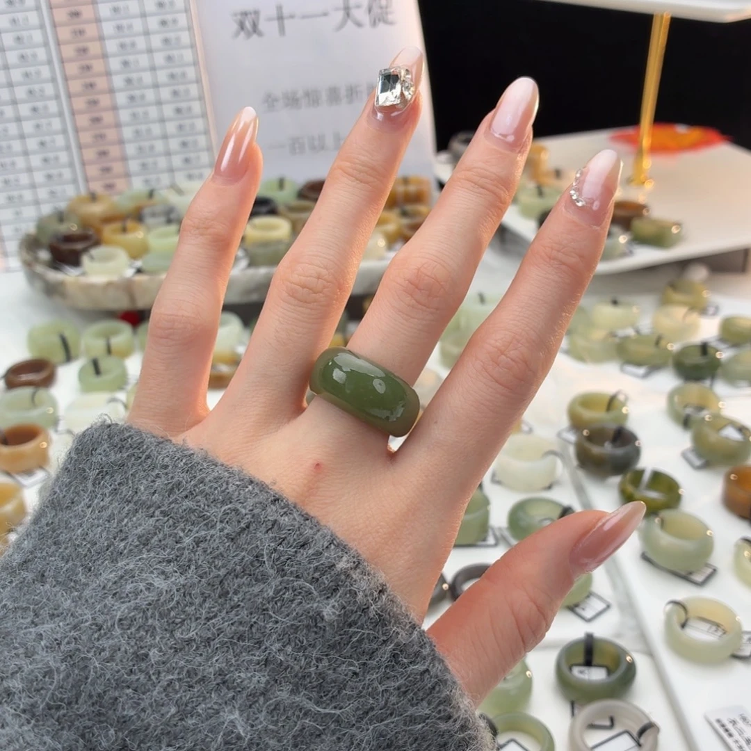 和田玉（糖玉）未镶嵌戒指z57菠菜绿馒头16.7