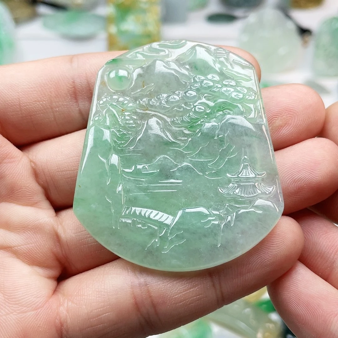 翡翠颈饰未镶嵌山水