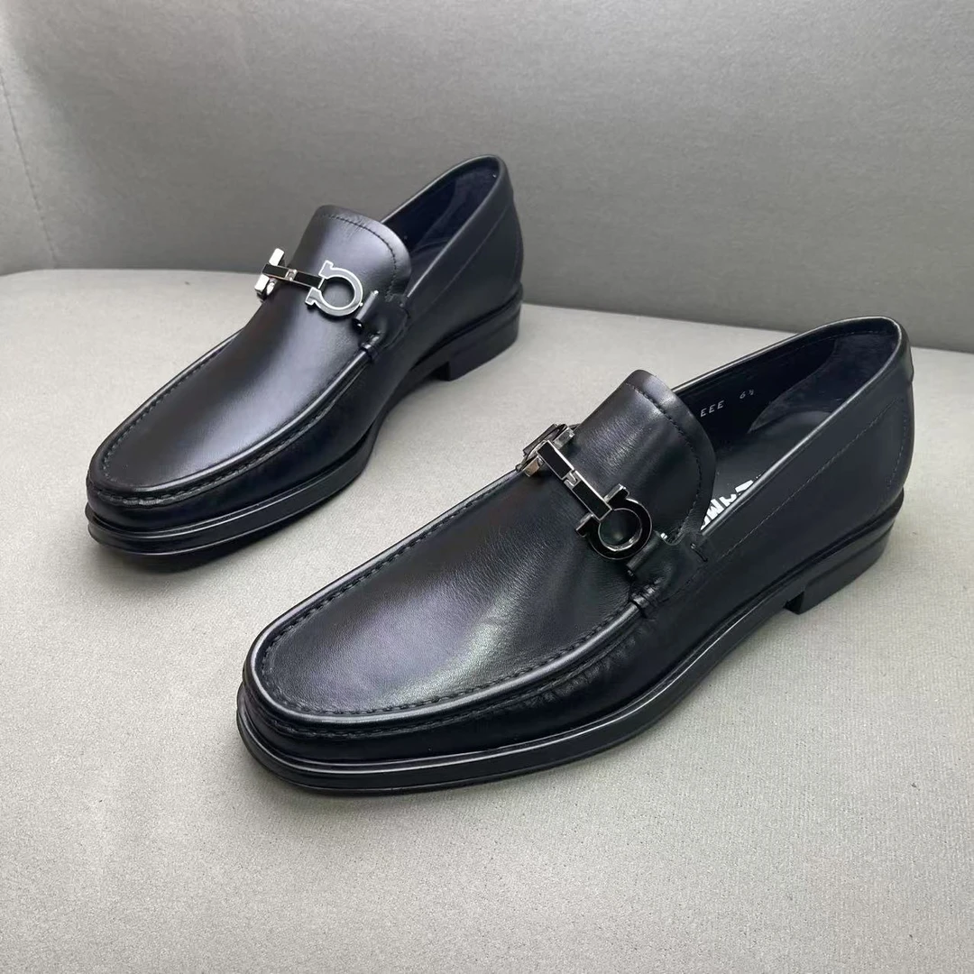 全新未使用 FERRAGAMO/菲拉格慕 黑色时尚黑扣商务皮鞋 40.5码