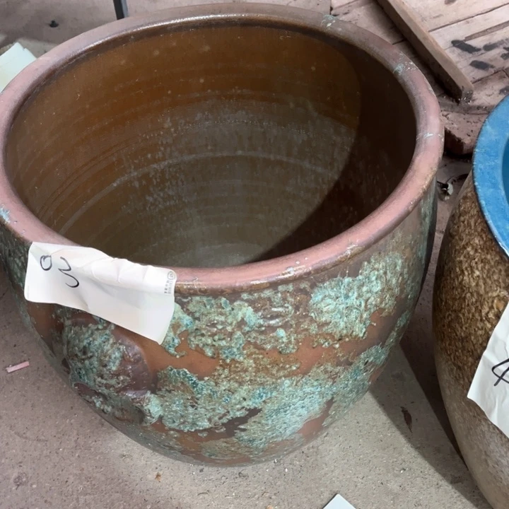 无孔 高46 口44。