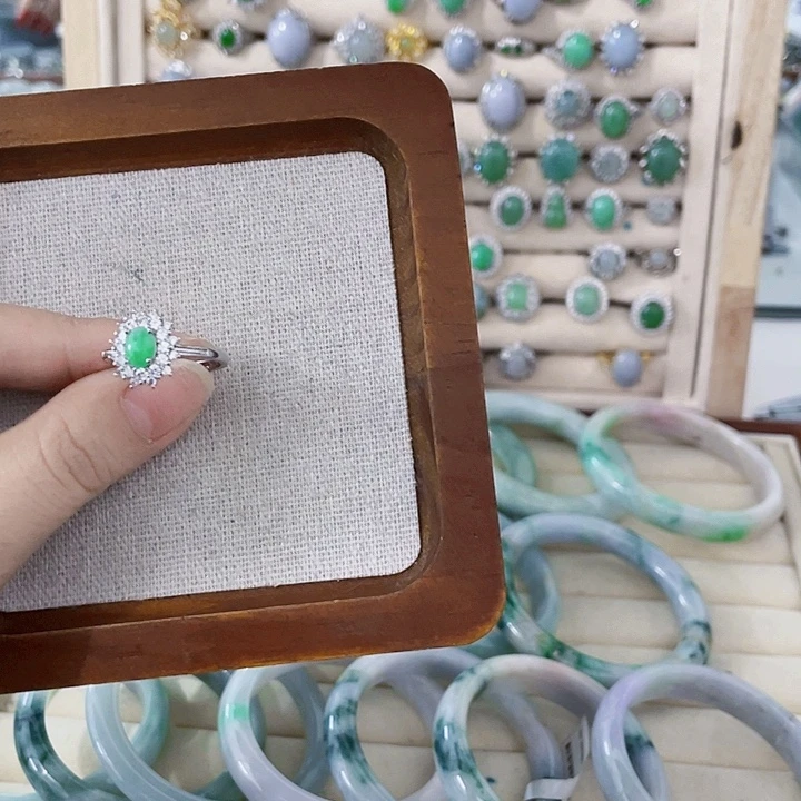 翡翠未镶嵌颈饰天然翡翠Ａ货