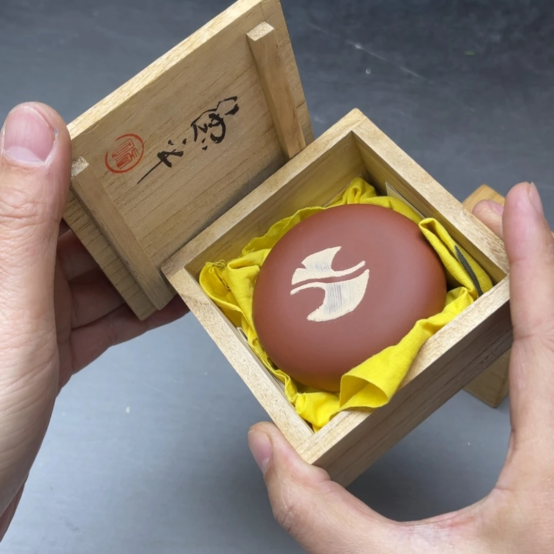 瓷片美****安密密麻麻地排列着一个