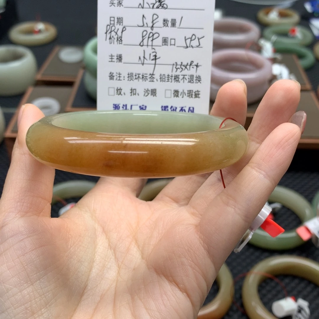 石英质玉手镯未镶嵌小***全