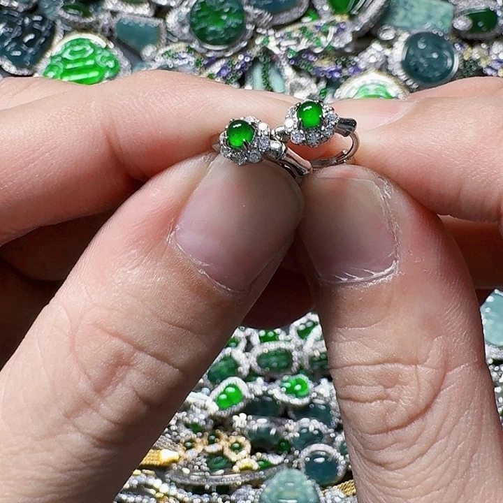 翡翠颈饰未镶嵌天然A货翡翠放漏