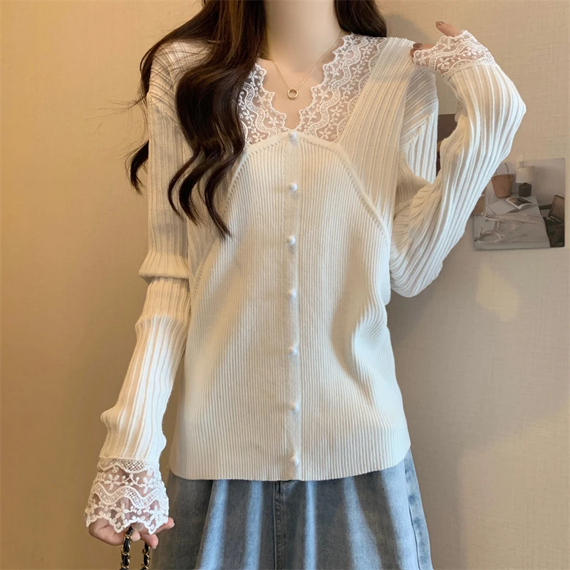 设计感拼接蕾丝V领针织衫上衣女秋冬胖mm大码内搭显瘦遮肚打底衫