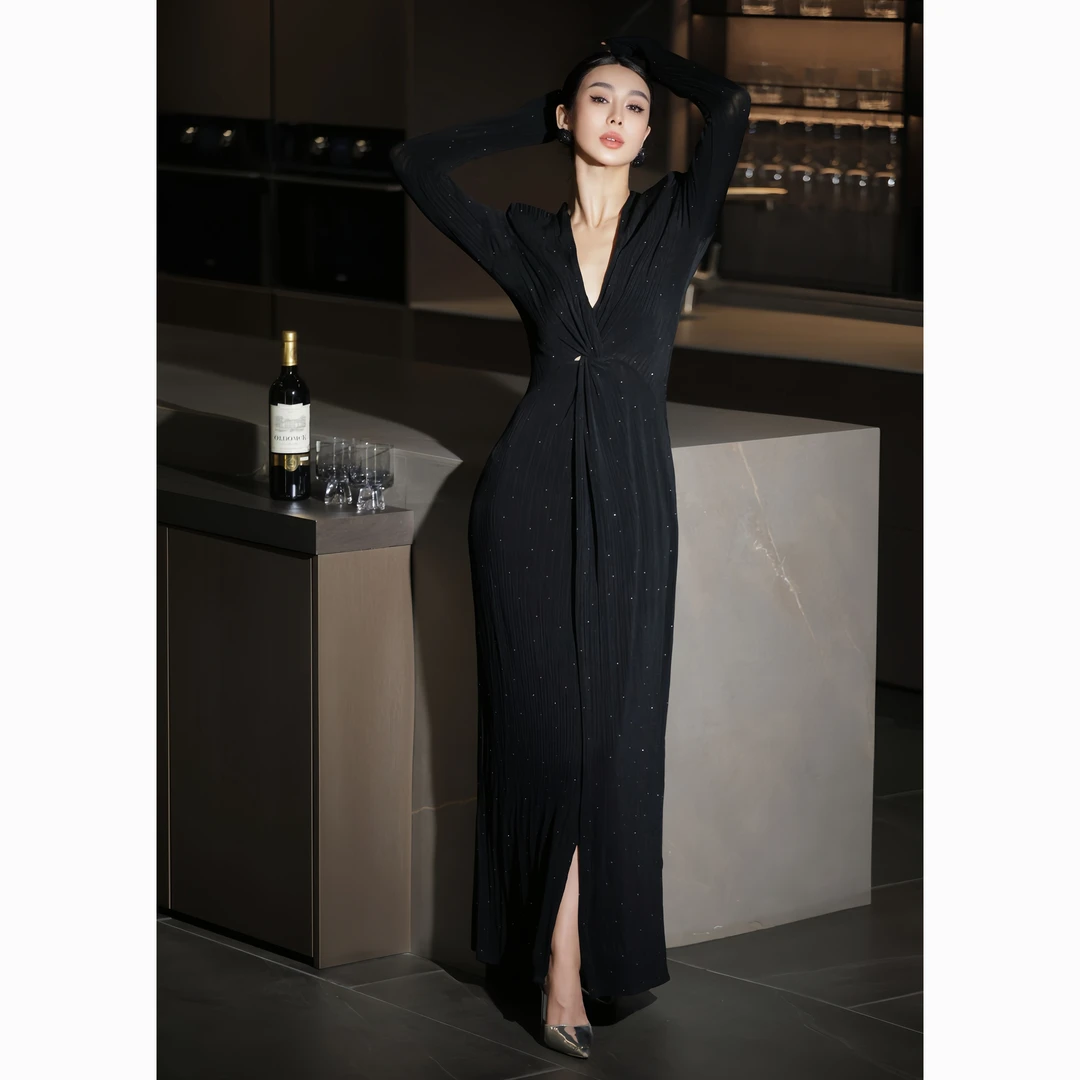 ZEROYK法式优雅连衣裙高级感曜石黑扭结小心机收腰V领开叉连衣裙