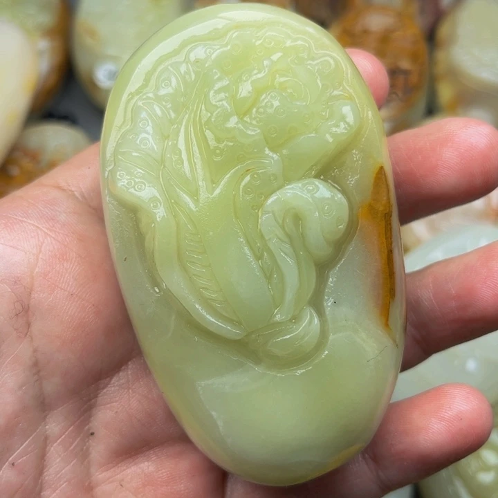 石材方解石手把件白菜