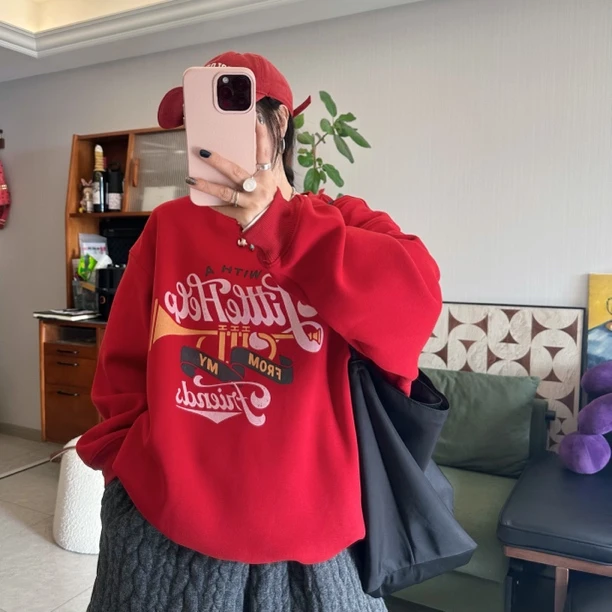 qiqi/琦琦推荐韩版宽松圆领加绒加厚小喇叭字母图案圣诞红色卫衣