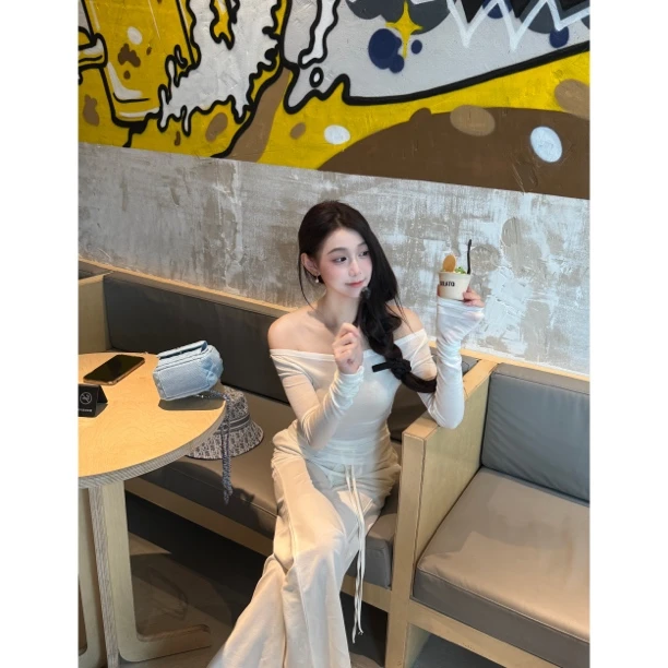 【梦梦服饰】谬系减龄风字母一字肩领薄款打底两穿长袖t恤+裤子