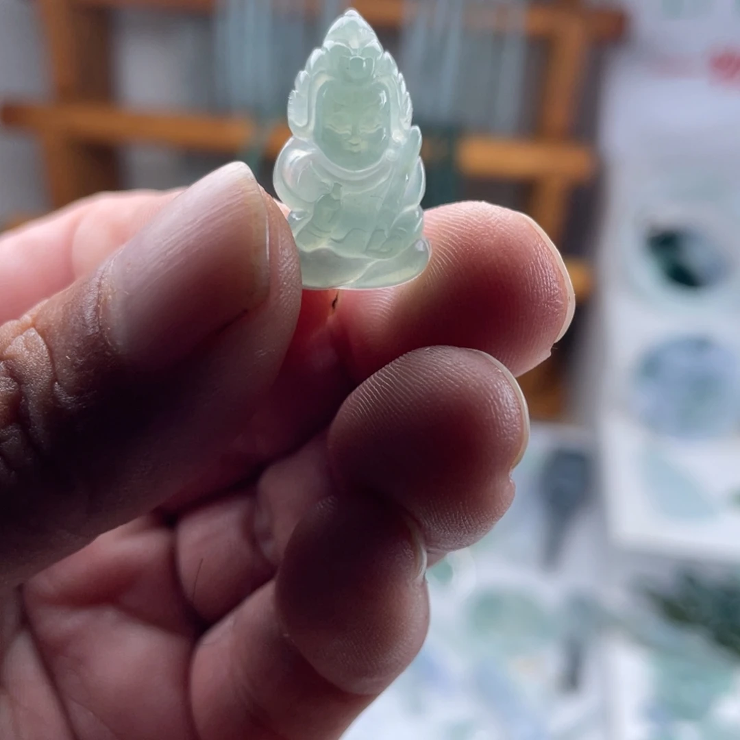 翡翠未镶嵌颈饰翡翠冰晴底韦驮