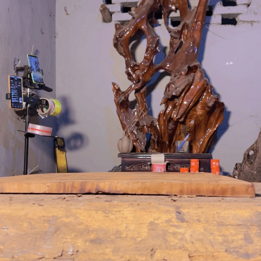 阴沉木嘉**行金丝楠木根料摆件等