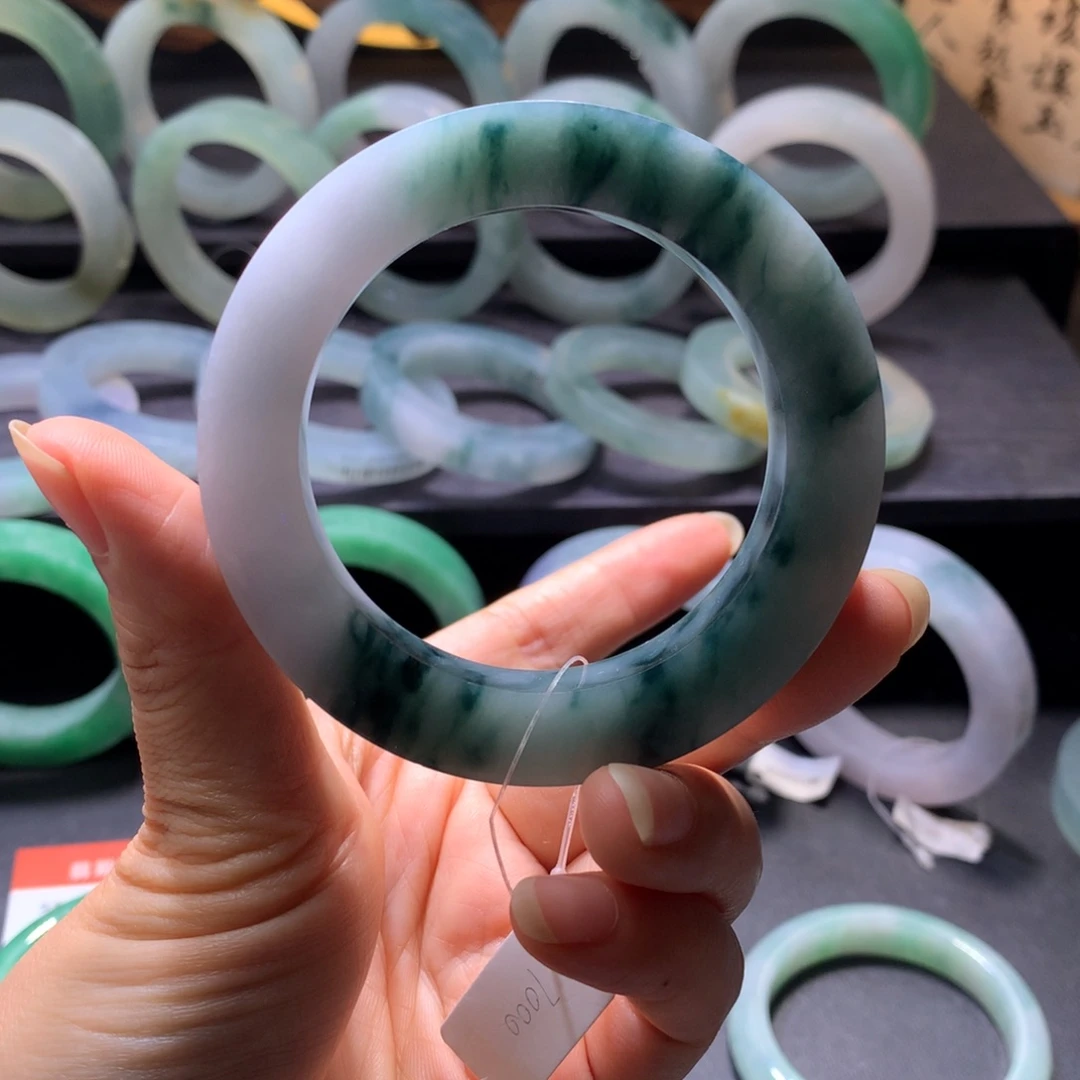 定制翡翠未镶嵌翡翠手镯