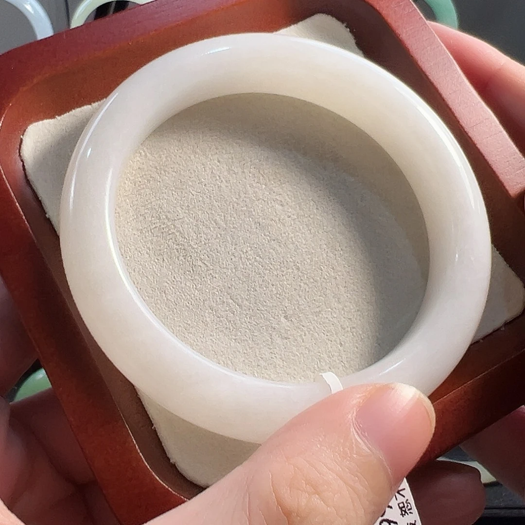 和田玉未镶嵌手镯60