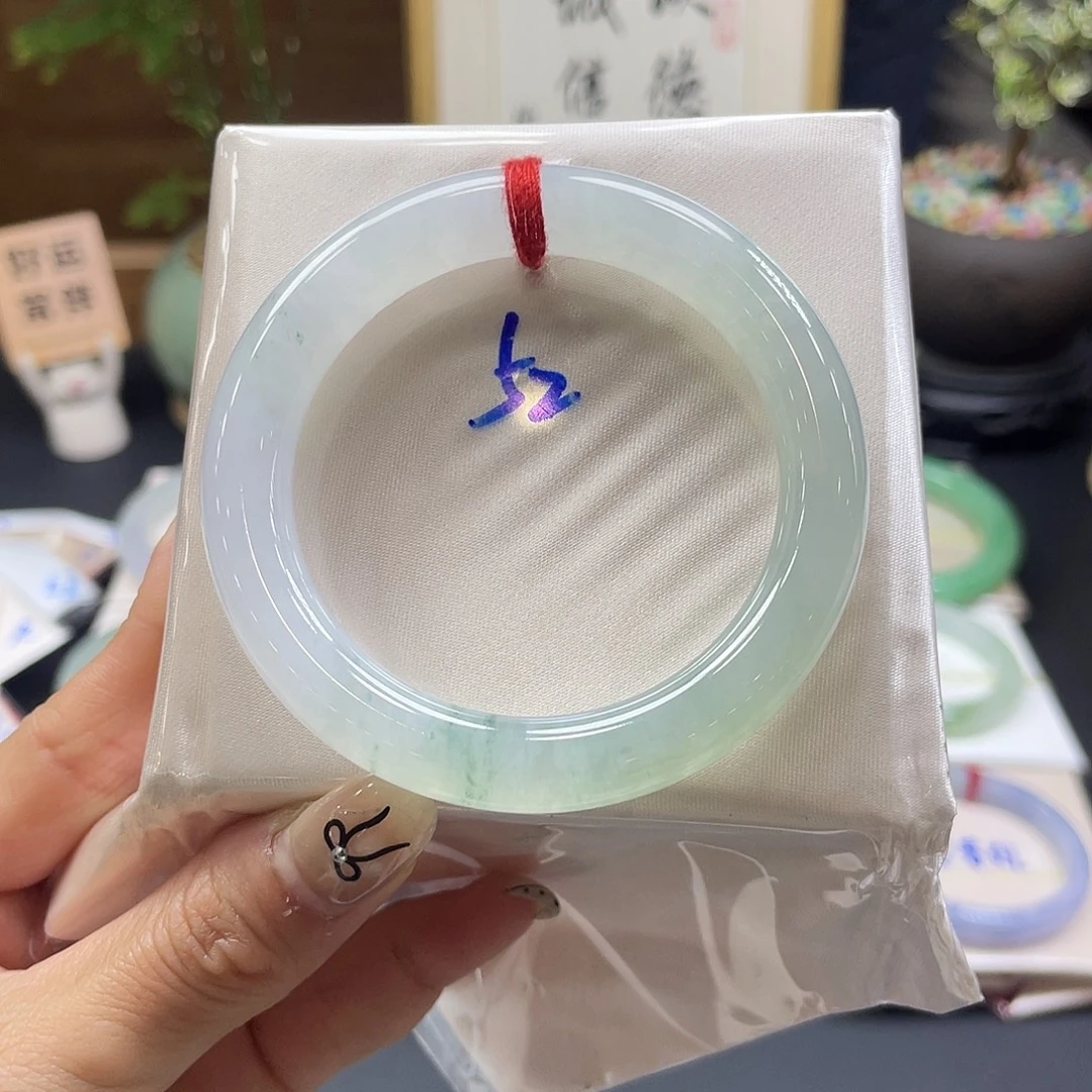 翡翠未镶嵌手镯31 号