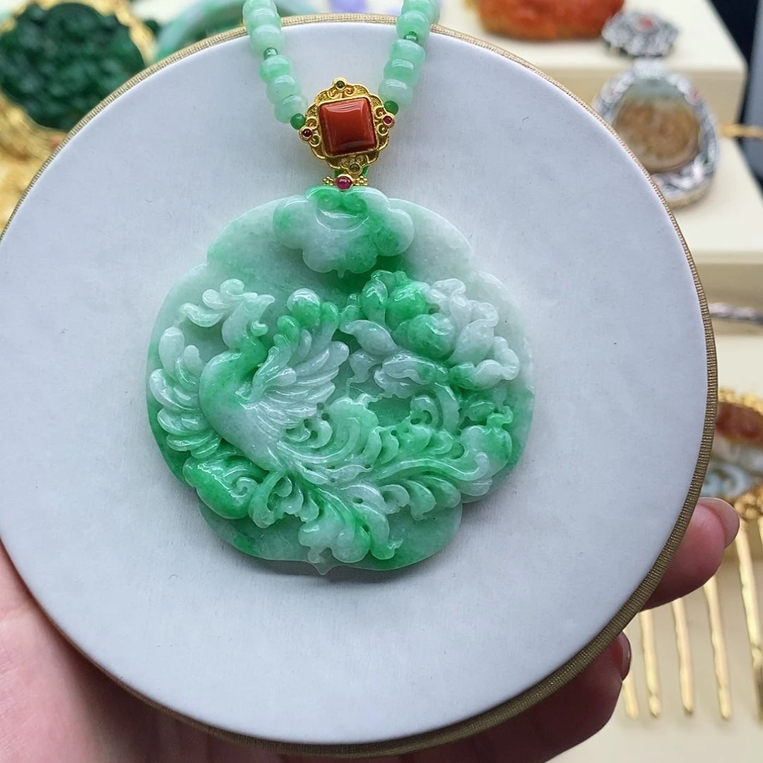 翡翠未镶嵌吊坠(赠链)