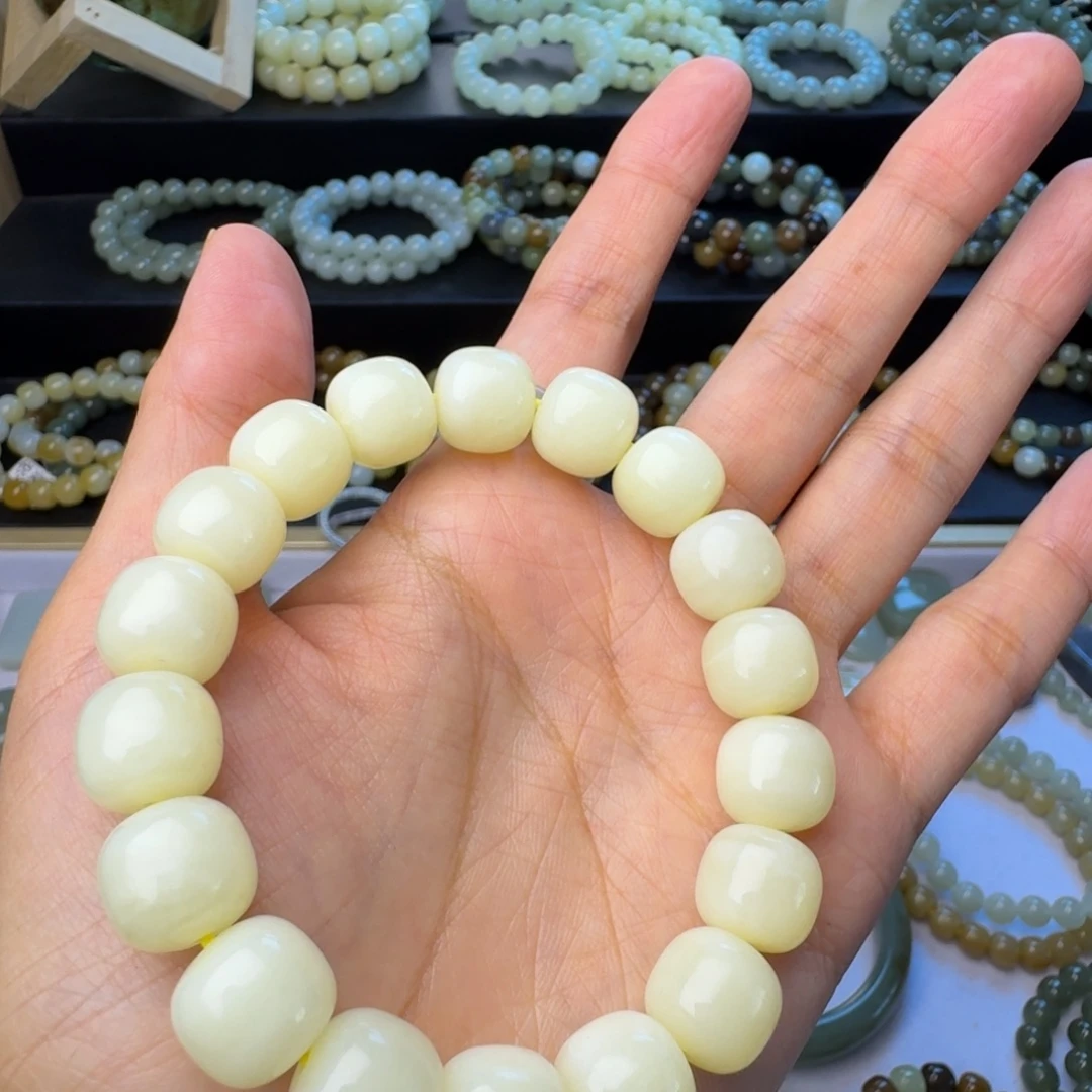 L***秋和田玉未镶嵌手链