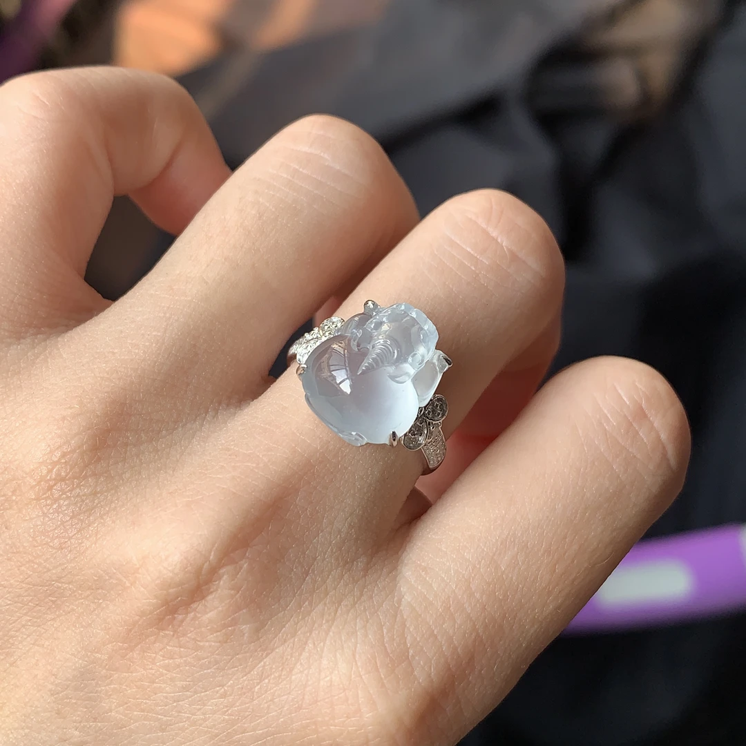 18k金镶天然缅甸a货翡翠高冰玻璃种貔貅戒指