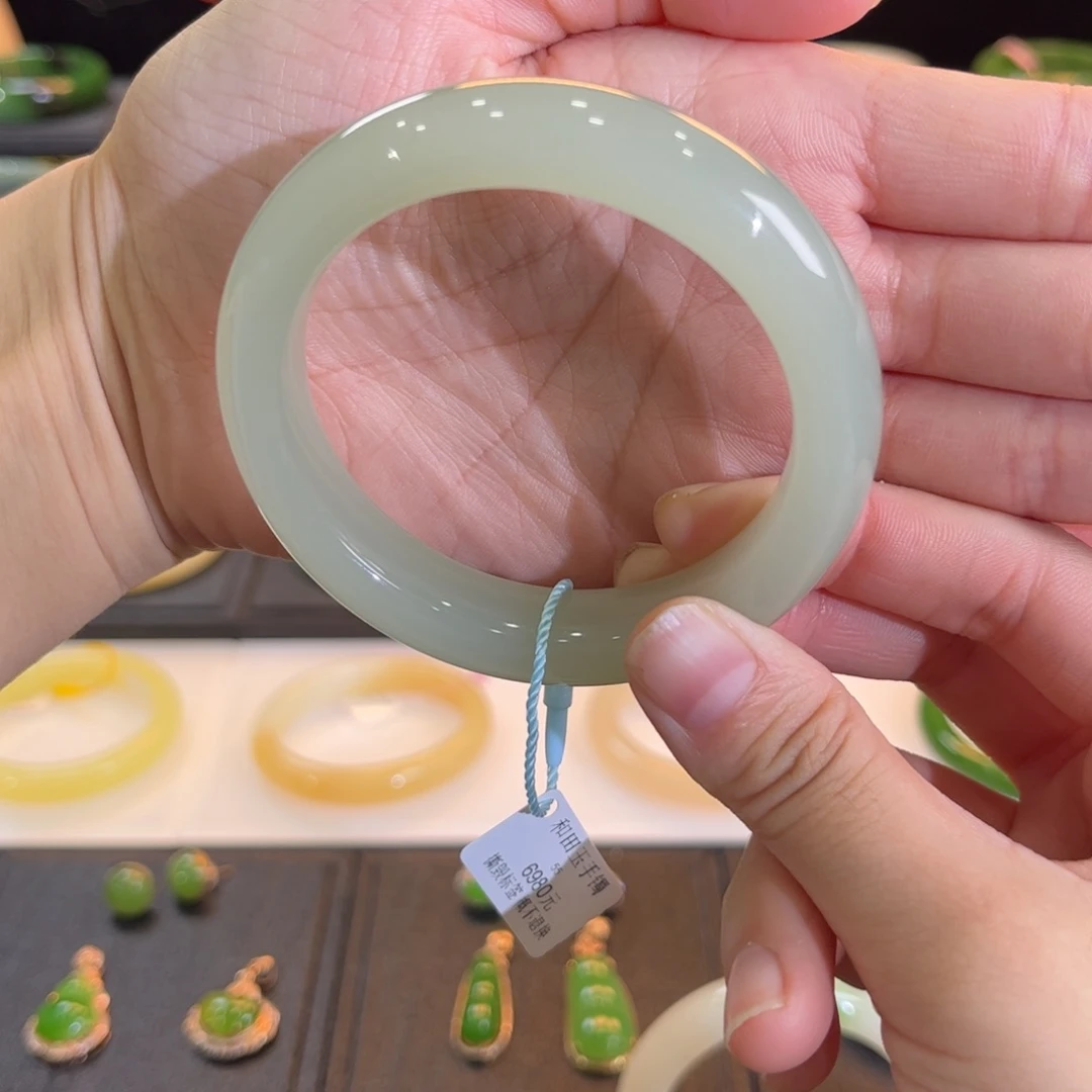 和田玉未镶嵌手镯高冰胶白晴