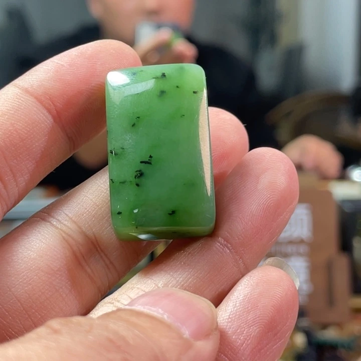 颈饰未镶嵌和田玉向****尘