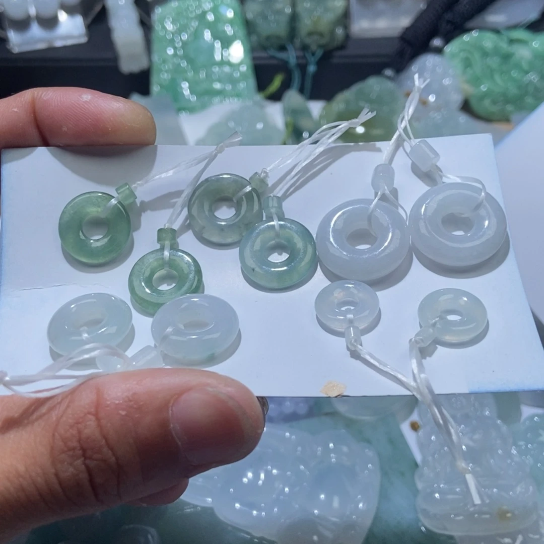 沐***%翡翠未镶嵌耳饰耳坠