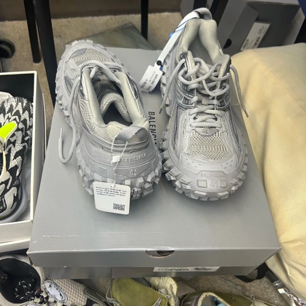 未使用 Balenciaga/巴黎世家 jp914 巴黎世家 灰色轮胎鞋 41-42