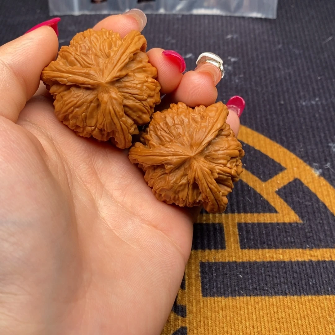 何***师文玩核桃把件白狮子