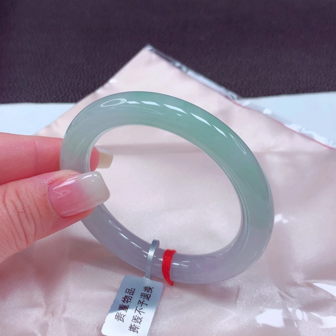 翡翠手镯未镶嵌手镯