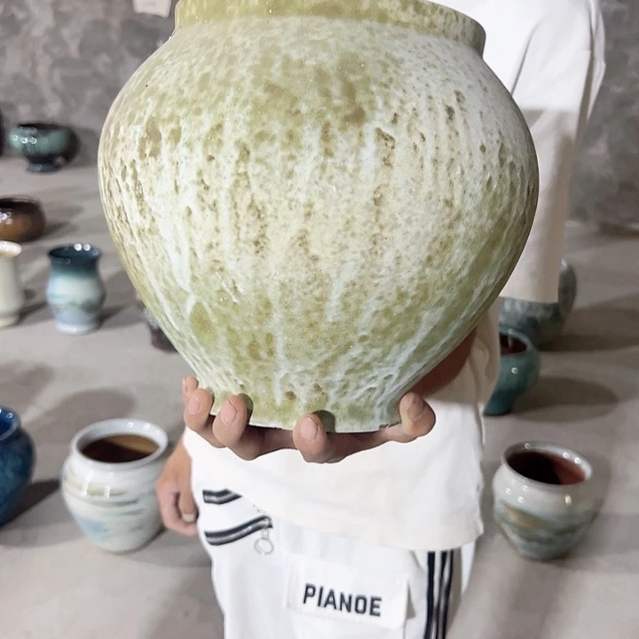 高度25厘米口18厘米