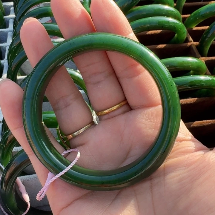 和田玉（碧玉）未镶嵌手镯