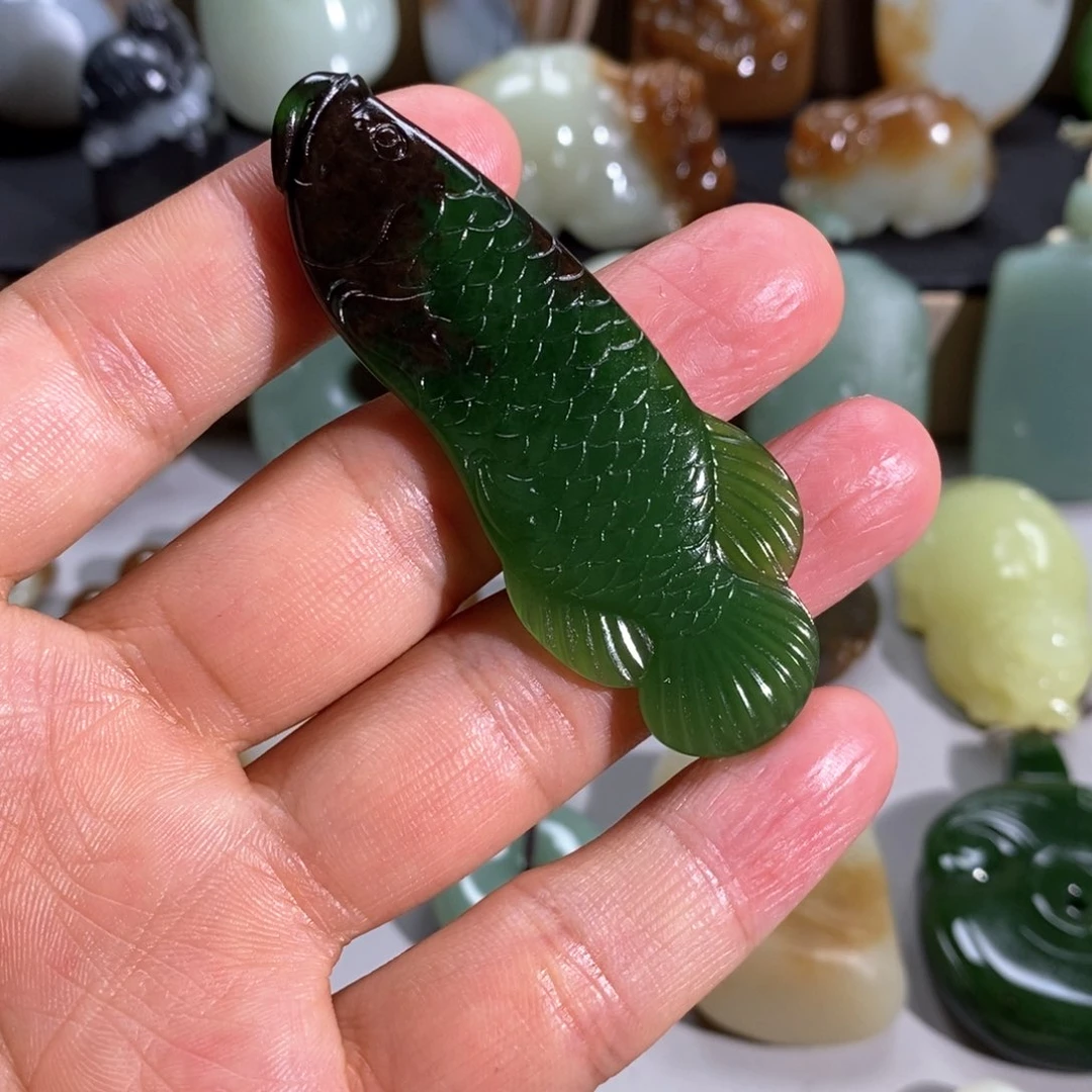 和田玉未镶嵌颈饰雨*
