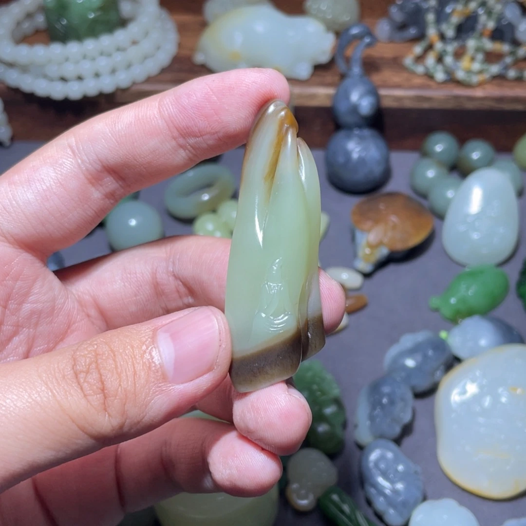和田玉颈饰未镶嵌知****5