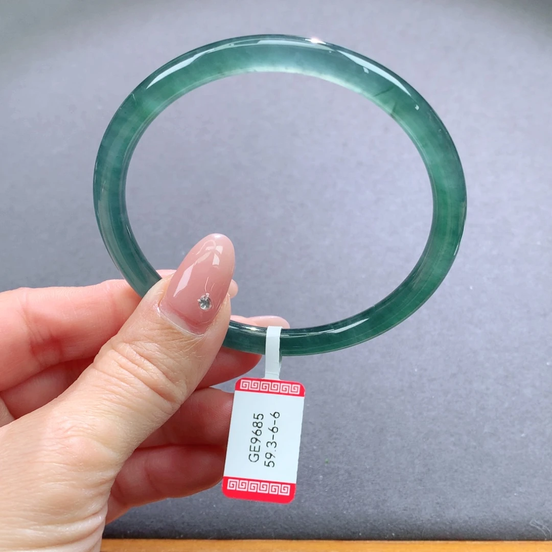 翡翠手镯未镶嵌天然翡翠手镯