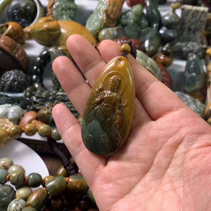 未镶嵌岫岩河磨玉（透闪石质玉）把件